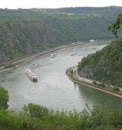 Blick vom Loreley-Felsen Rheinaufw&auml;rts